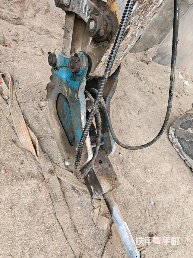 大臂根部?斜（工作和回轉(zhuǎn)裝置）