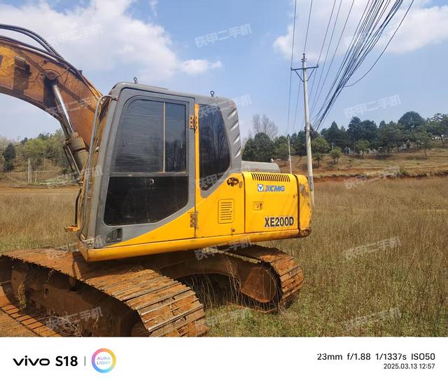 駕駛室整體(整機(jī)外觀) 駕駛室整體(整機(jī)外觀)