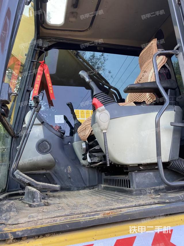 驾驶室整体(整机外观) 驾驶室整体(整机外观)