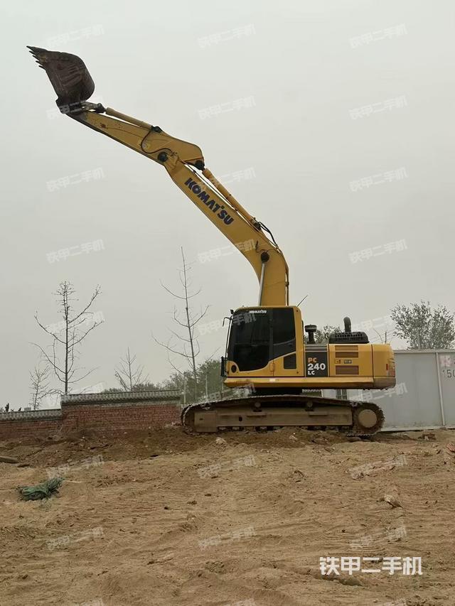 驾驶室顶部(整机外观) 驾驶室顶部(整机外观)