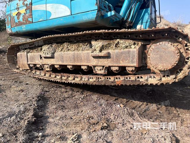 单侧履带整体(整机外观) 单侧履带整体(整机外观)