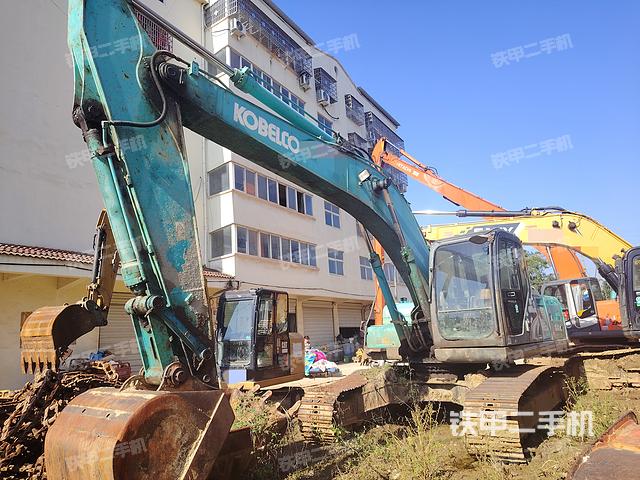 神钢SK200-8挖掘机