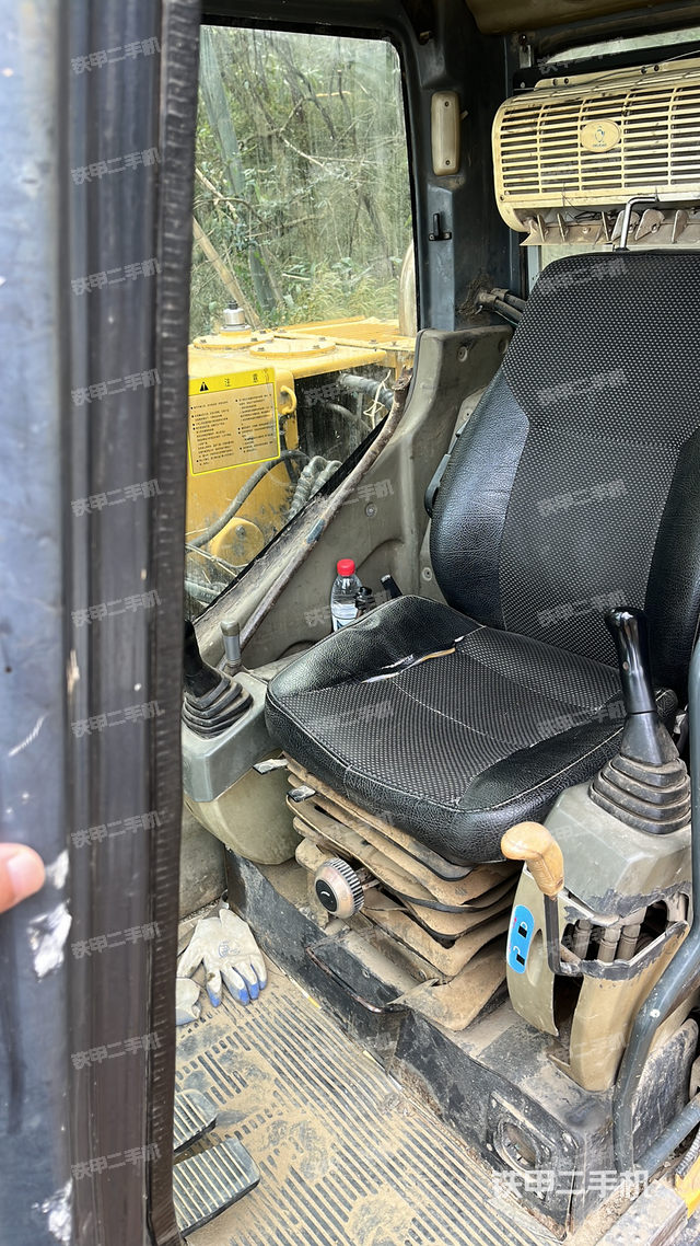 驾驶室整体(整机外观) 驾驶室整体(整机外观)