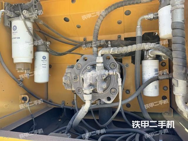 液壓泵艙室正面整體(整機(jī)外觀) 液壓泵艙室正面整體(整機(jī)外觀)