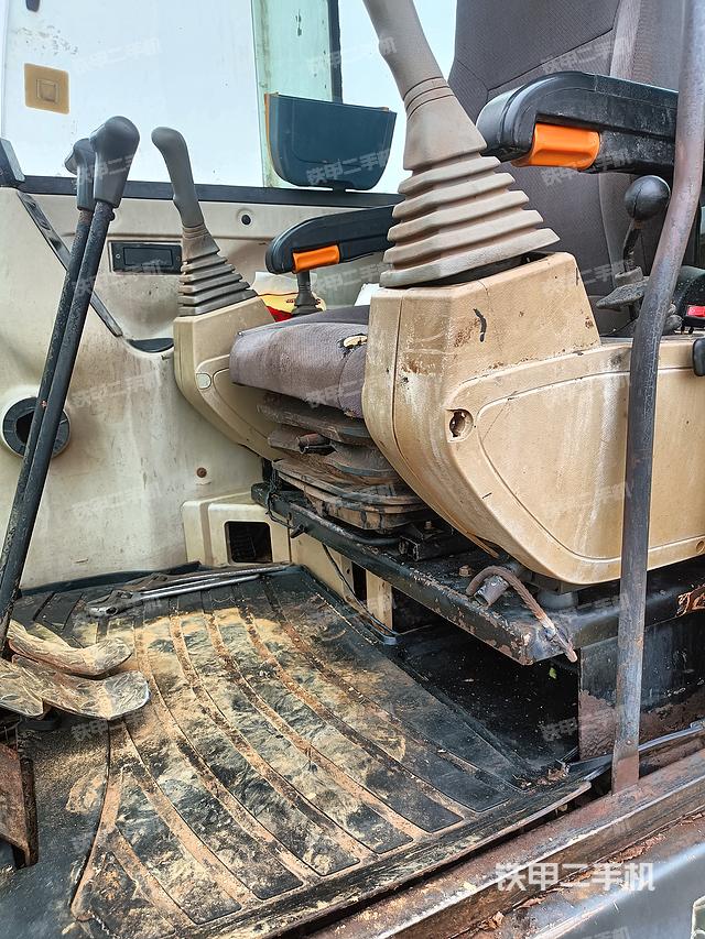 駕駛室整體（整機(jī)外觀）