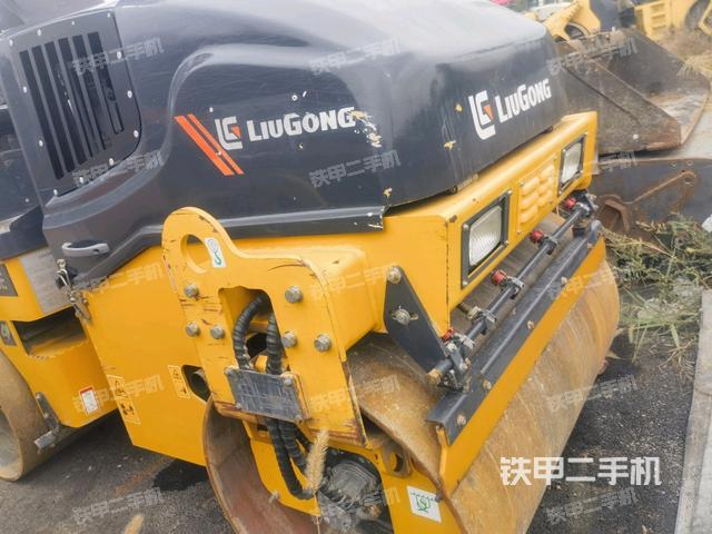 整机右侧（设备外观及核心部件）