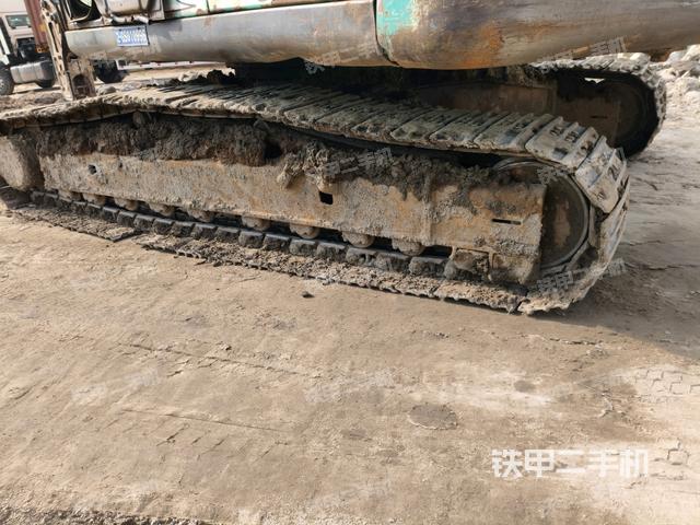 單側(cè)履帶整體(整機外觀) 單側(cè)履帶整體(整機外觀)