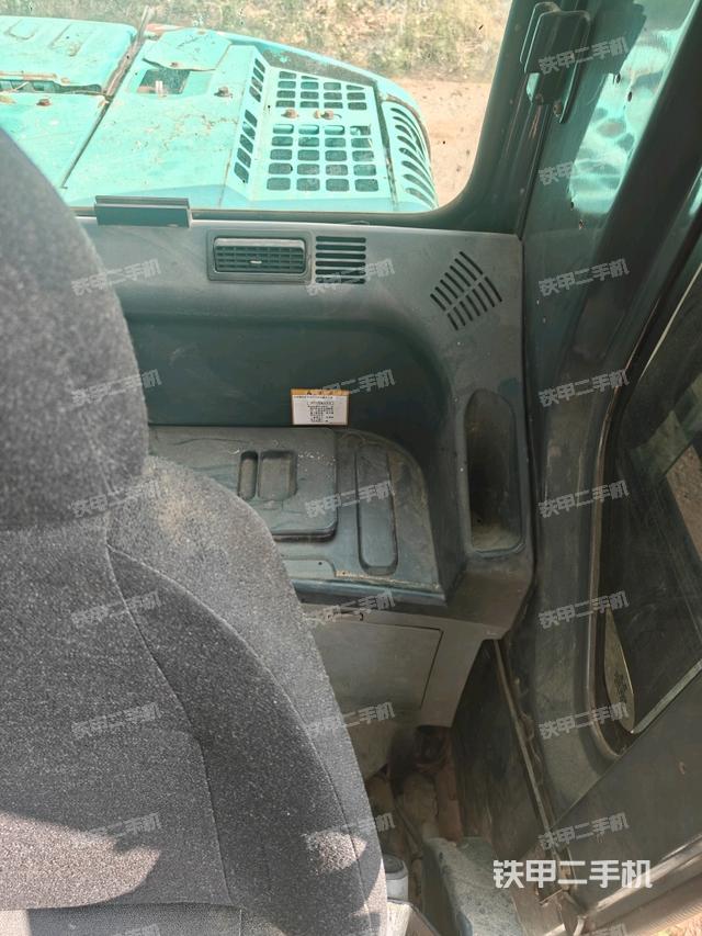 后窗玻璃角標(駕駛室部分) 后窗玻璃角標(駕駛室部分)