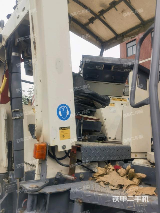 駕駛室操作臺(設(shè)備外觀及核心部件) 駕駛室操作臺(設(shè)備外觀及核心部件)