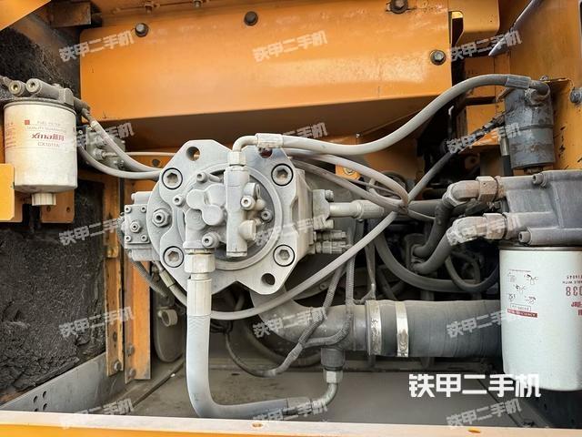 液压泵舱室正面整体(整机外观) 液压泵舱室正面整体(整机外观)