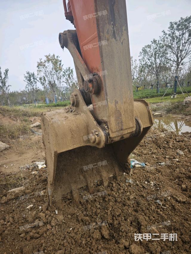 大臂油缸整體?豎拍(工作和回轉(zhuǎn)裝置) 大臂油缸整體?豎拍(工作和回轉(zhuǎn)裝置)