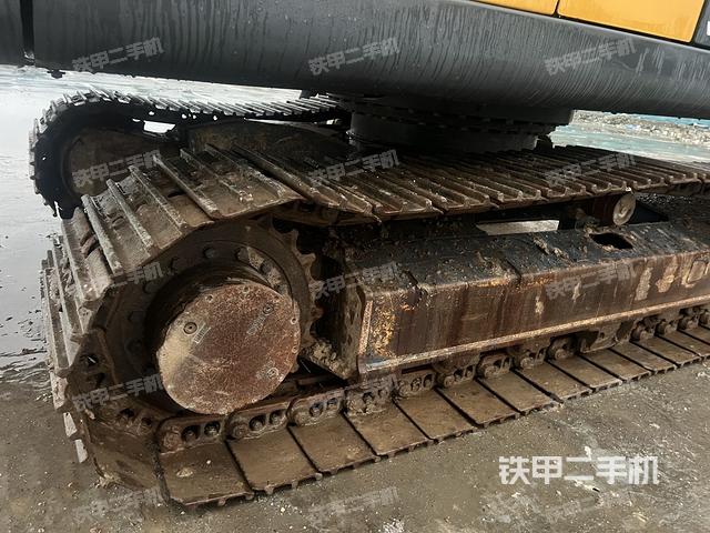 单侧履带整体(整机外观) 单侧履带整体(整机外观)