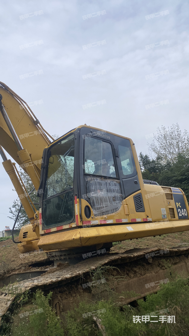 驾驶室整体(整机外观) 驾驶室整体(整机外观)