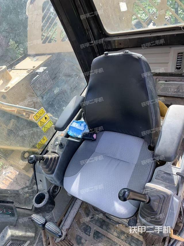 驾驶室整体（整机外观）