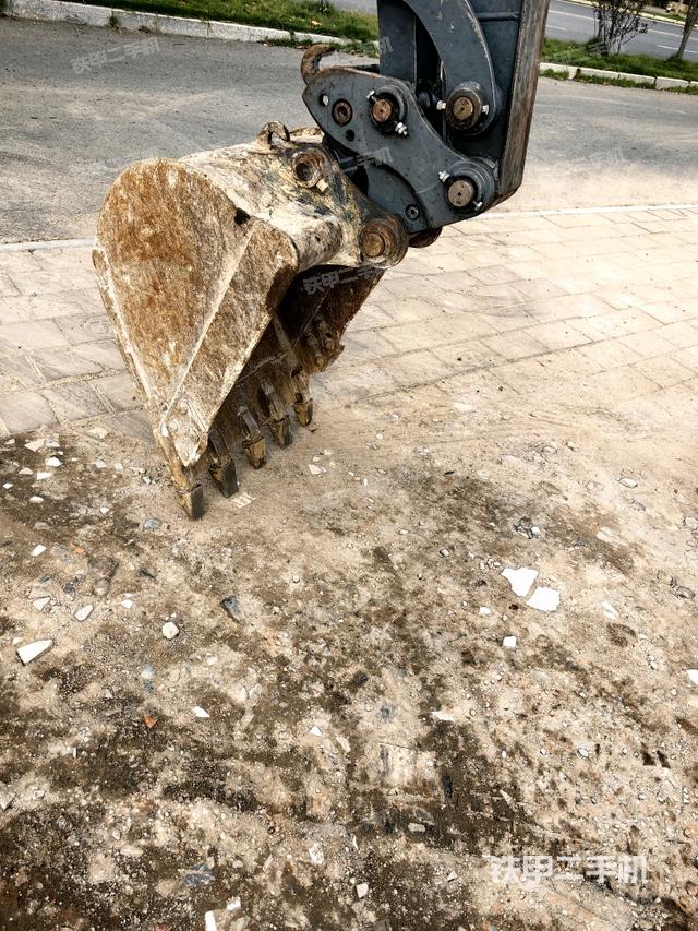 鏟斗45度(工作和回轉(zhuǎn)裝置) 鏟斗45度(工作和回轉(zhuǎn)裝置)