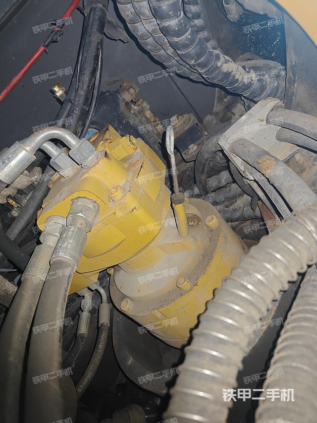 回转马达和主控阀（整机外观）