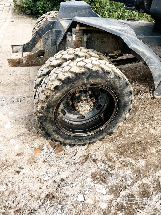 左驅(qū)動輪(行走機構(gòu)) 左驅(qū)動輪(行走機構(gòu))