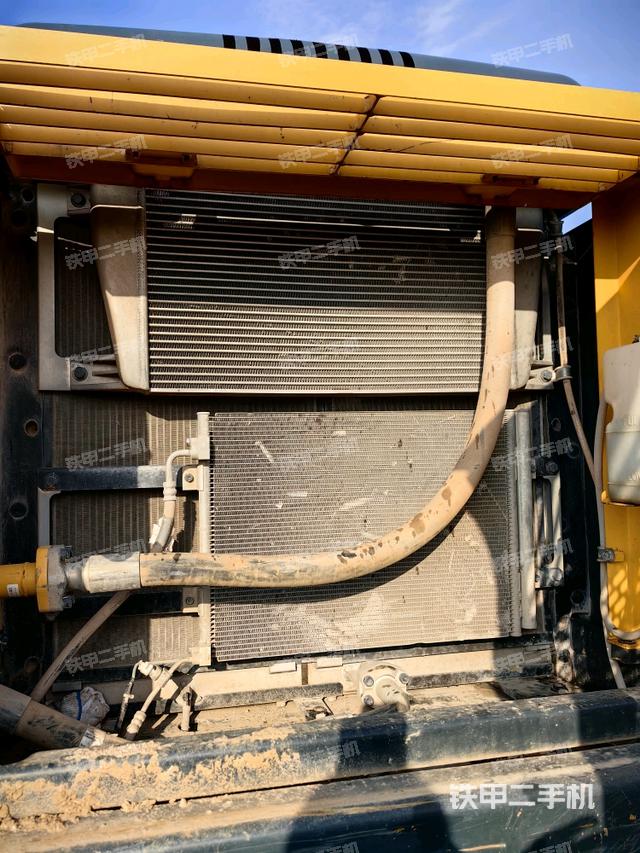 散熱器正面(大件艙室) 散熱器正面(大件艙室)