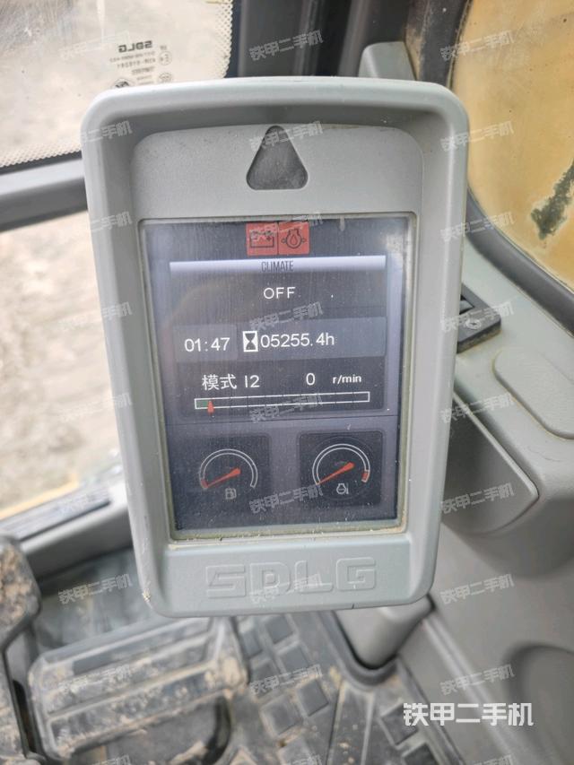 驾驶室整体(整机外观) 驾驶室整体(整机外观)