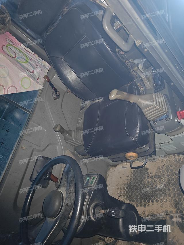 驾驶室整体（整机外观）