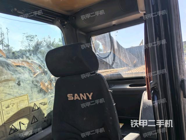 后窗玻璃角标(驾驶室部分) 后窗玻璃角标(驾驶室部分)