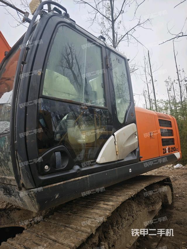 驾驶室整体(整机外观) 驾驶室整体(整机外观)