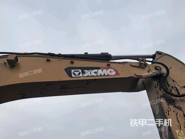 大臂油缸整体 竖拍(工作和回转装置) 大臂油缸整体 竖拍(工作和回转装置)