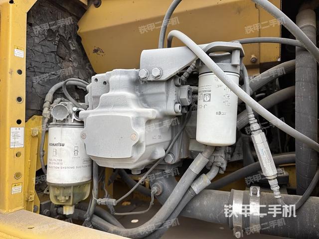 液压泵舱室正面整体(整机外观) 液压泵舱室正面整体(整机外观)