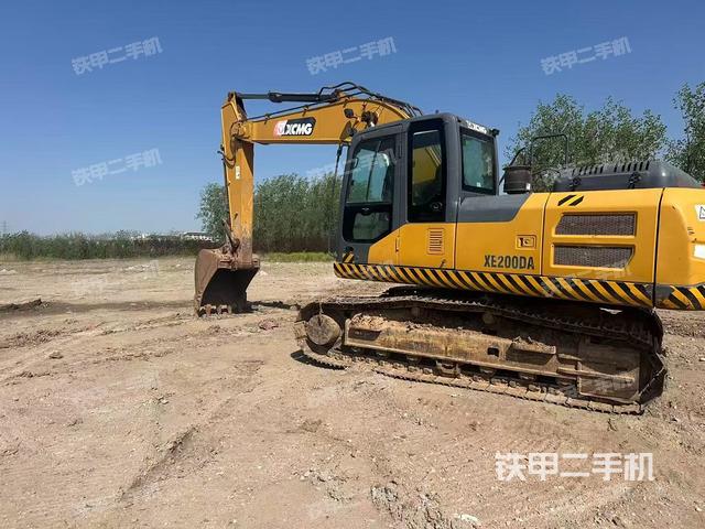 驾驶室整体(整机外观) 驾驶室整体(整机外观)