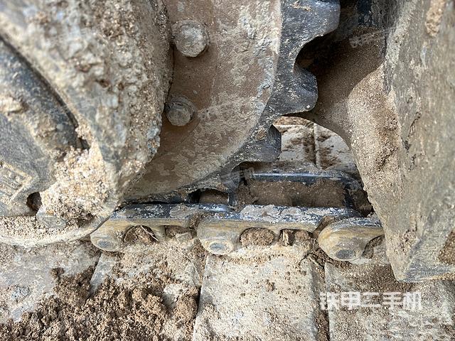 单侧履带整体(整机外观) 单侧履带整体(整机外观)