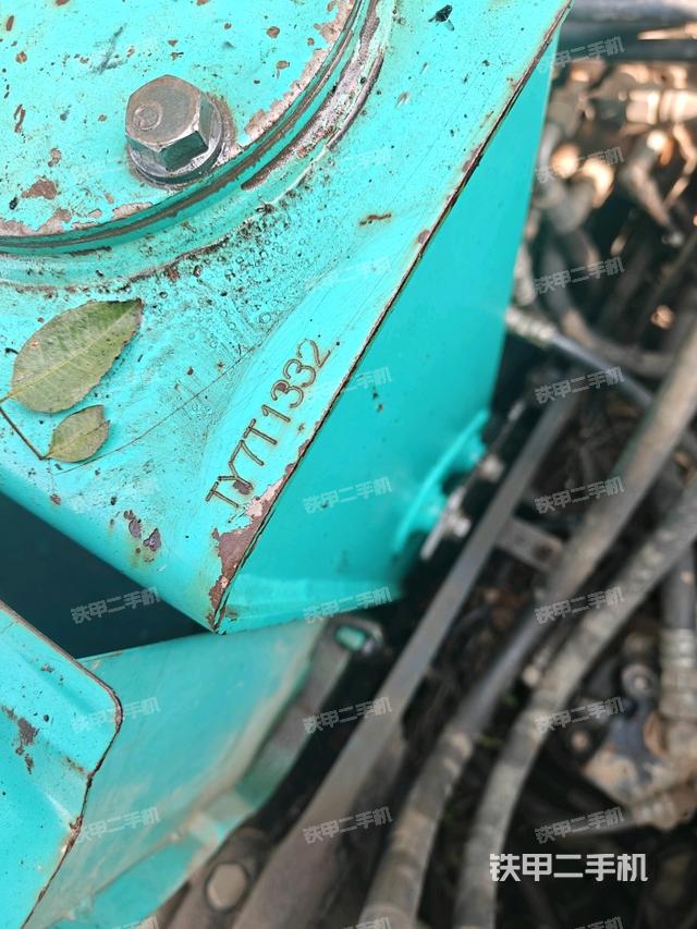 轉(zhuǎn)盤和下車架正前(工作和回轉(zhuǎn)裝置) 轉(zhuǎn)盤和下車架正前(工作和回轉(zhuǎn)裝置)