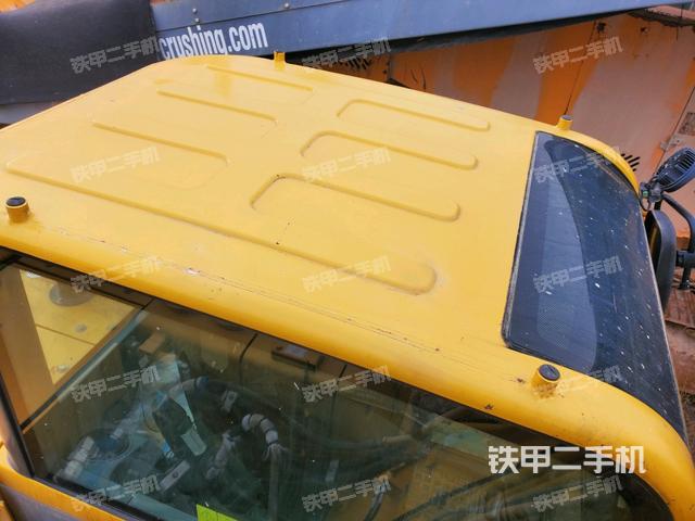 駕駛室頂部(整機(jī)外觀) 駕駛室頂部(整機(jī)外觀)