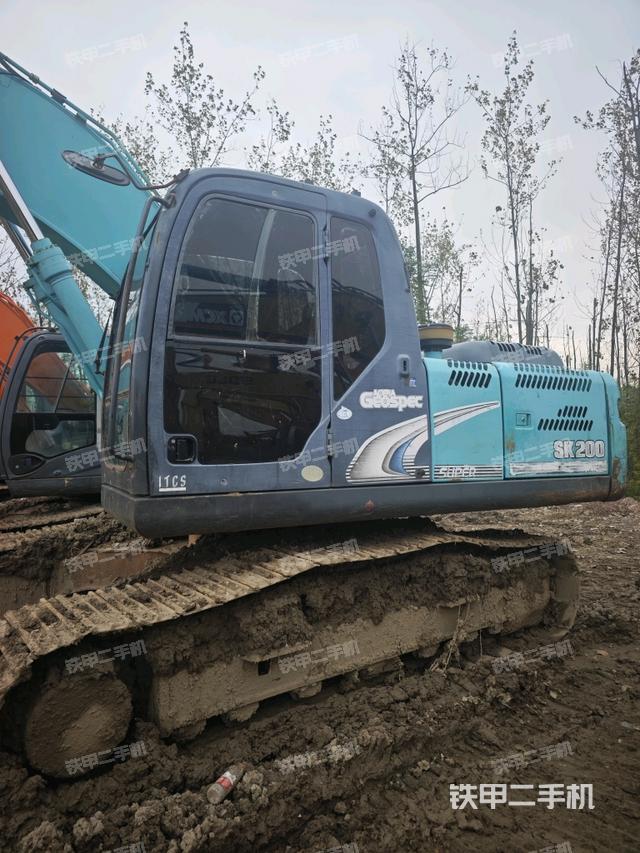 神钢SK200-8挖掘机