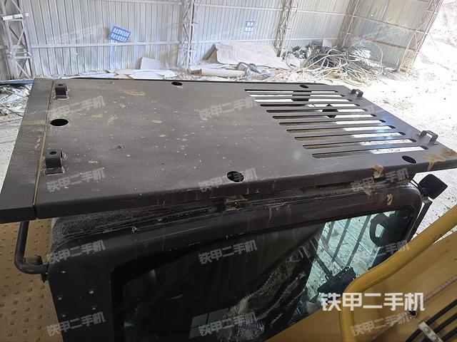 驾驶室顶部(整机外观) 驾驶室顶部(整机外观)