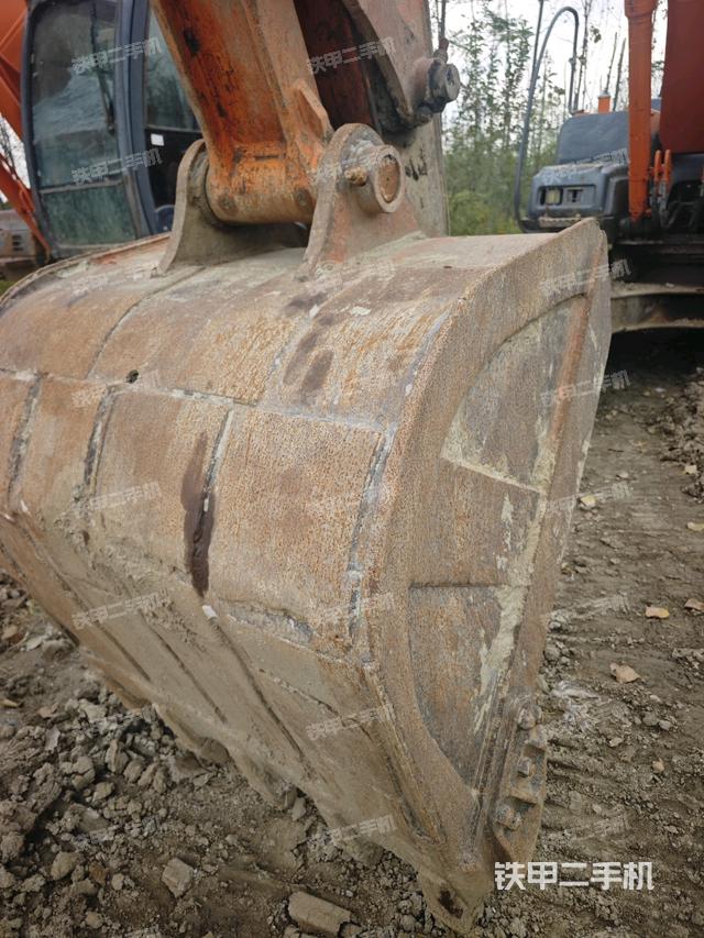 驾驶室顶部(整机外观) 驾驶室顶部(整机外观)