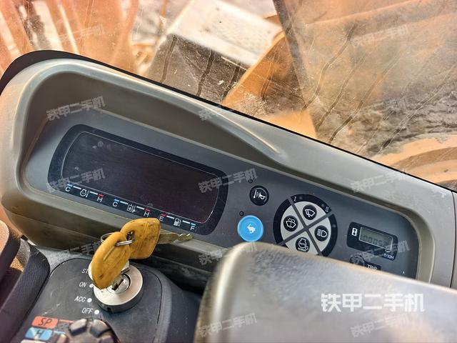 驾驶室整体(整机外观) 驾驶室整体(整机外观)