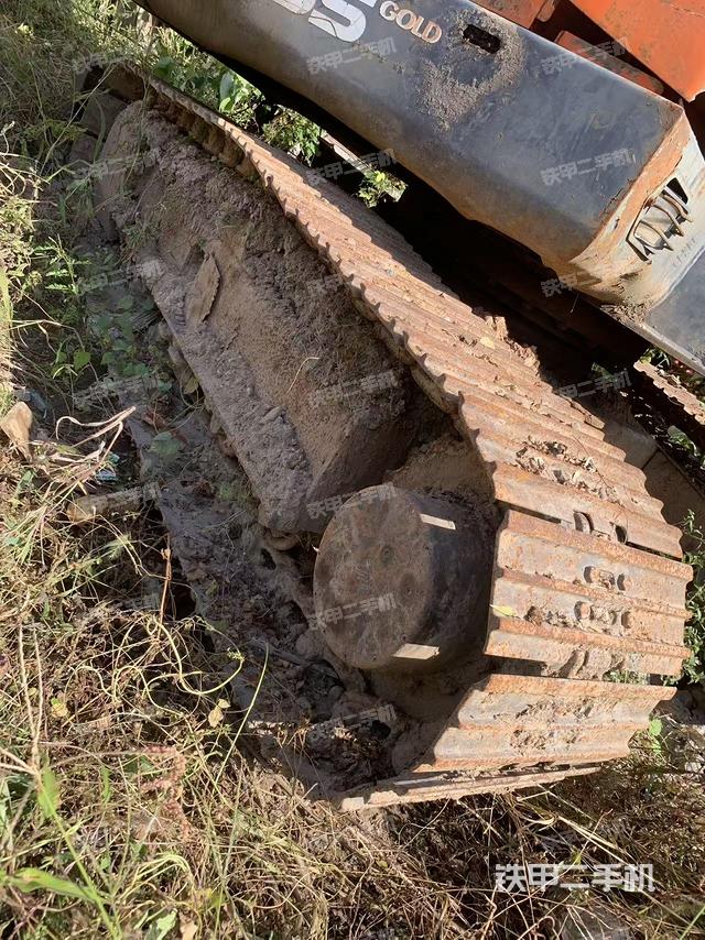 單側(cè)履帶整體(整機外觀) 單側(cè)履帶整體(整機外觀)