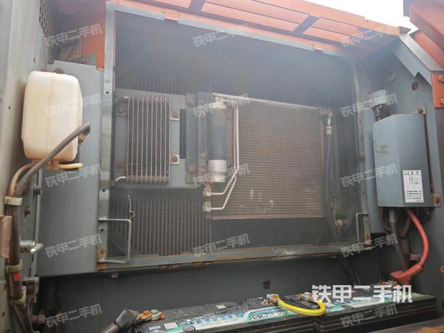 散熱器正面(大件艙室) 散熱器正面(大件艙室)