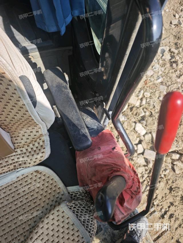 右側(cè)玻璃角標(biāo)(駕駛室部分) 右側(cè)玻璃角標(biāo)(駕駛室部分)