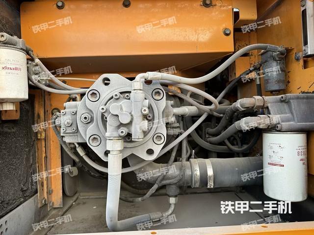 液压泵舱室正面整体(整机外观) 液压泵舱室正面整体(整机外观)