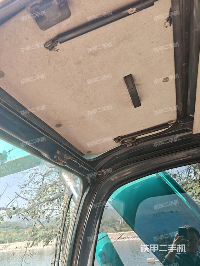 頂棚整體(駕駛室部分) 頂棚整體(駕駛室部分)