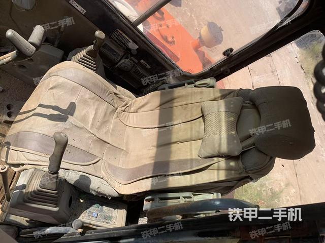 駕駛室整體(整機外觀) 駕駛室整體(整機外觀)