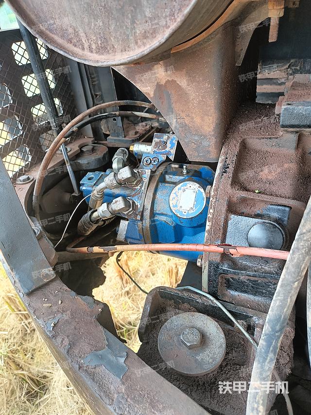 液壓泵艙室正面整體（整機(jī)外觀）