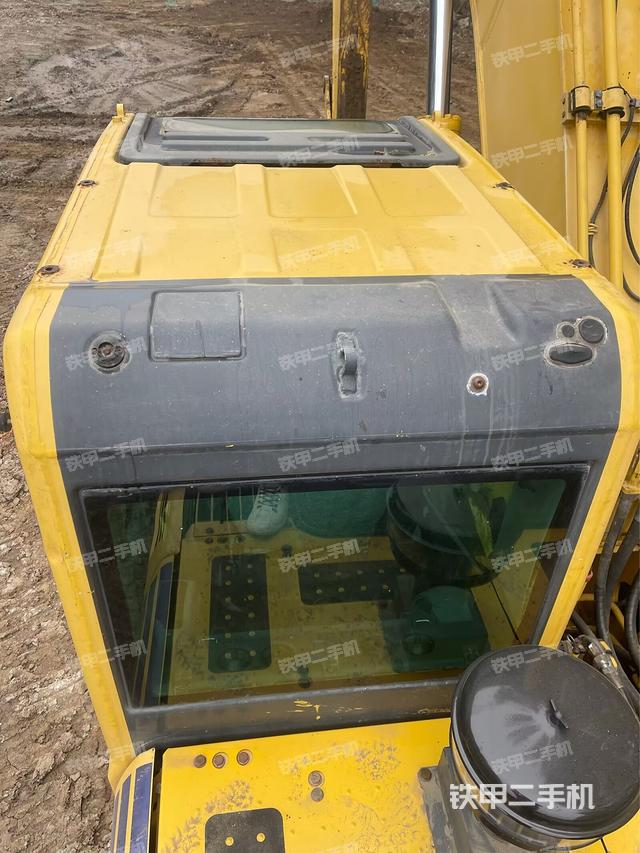 驾驶室顶部(整机外观) 驾驶室顶部(整机外观)