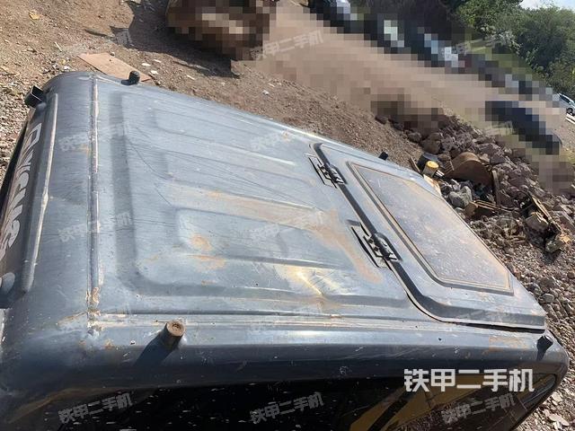 駕駛室頂部(整機(jī)外觀) 駕駛室頂部(整機(jī)外觀)