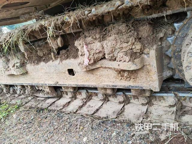 單側(cè)履帶整體(整機(jī)外觀) 單側(cè)履帶整體(整機(jī)外觀)