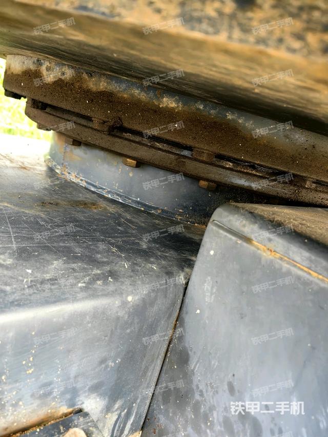 轉(zhuǎn)盤和下車架正前(工作和回轉(zhuǎn)裝置) 轉(zhuǎn)盤和下車架正前(工作和回轉(zhuǎn)裝置)