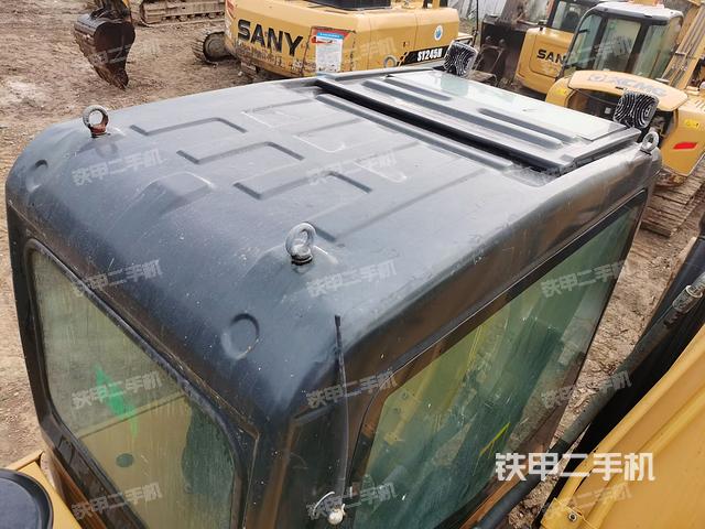 驾驶室顶部（整机外观）