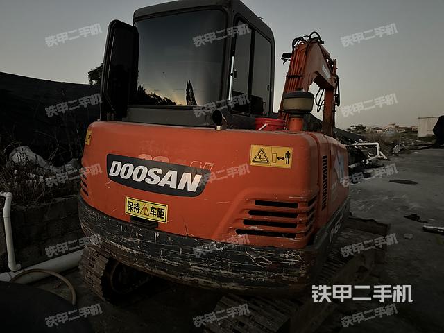 整机右后45°(整机外观) 整机右后45°(整机外观)