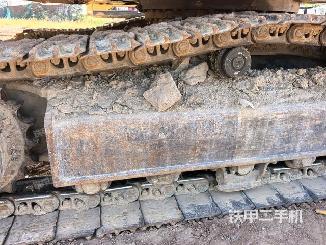 左导向轮(行走机构) 左导向轮(行走机构)